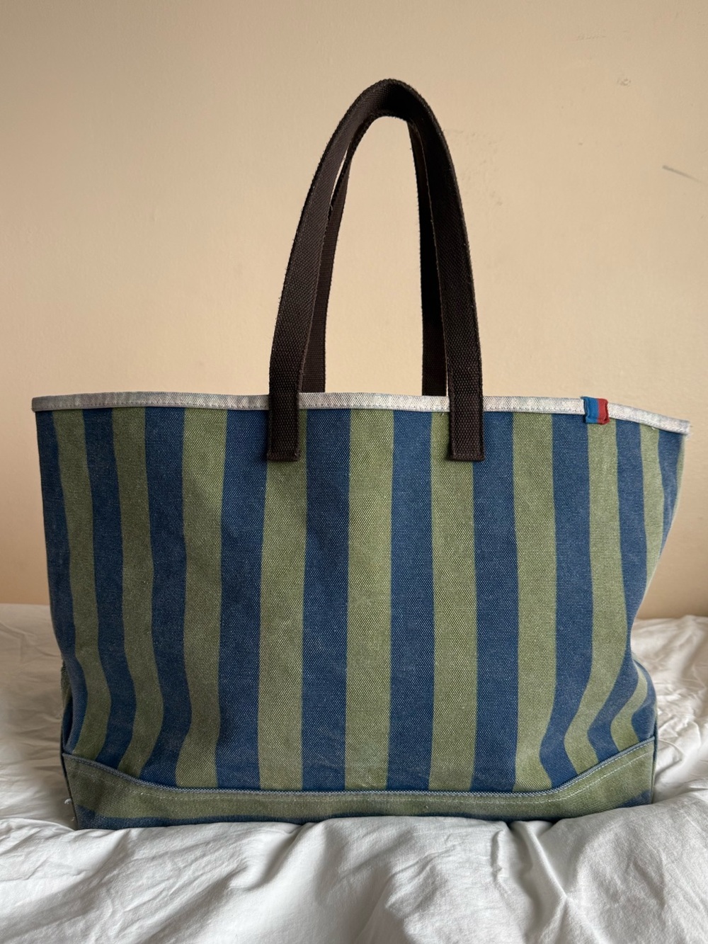 Kule THE OVER THE SHOULDER ALL OVER STRIPED TOTE